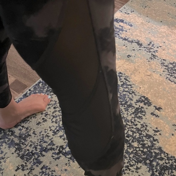 EUC! Women’s Bkack/Grey Camouflage Leggings Size XL - Picture 16 of 16